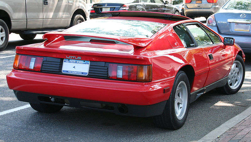 800px-1988_Lotus_Esprit_Turbo_US_rr.JPG.0860c3e1323e1e3af4ea7d333e72add3.JPG