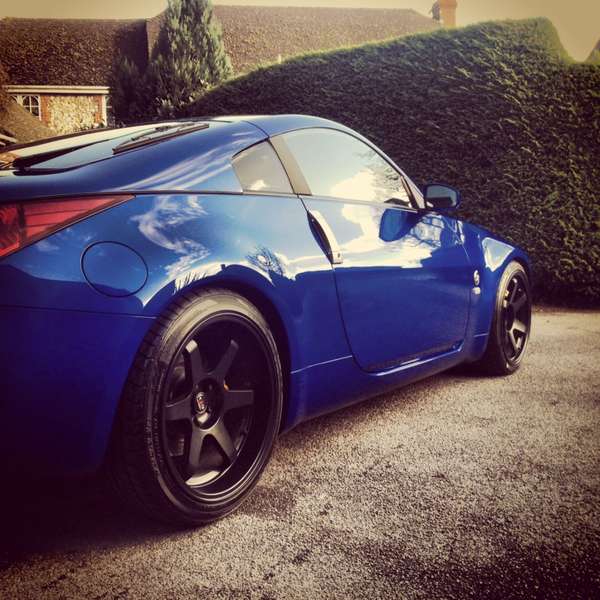 Azure 350z sitting on Rota Drift Grids