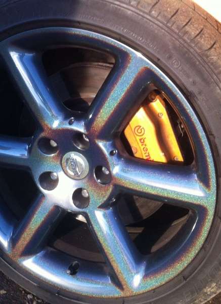 Alloys with pearl rainbow finish