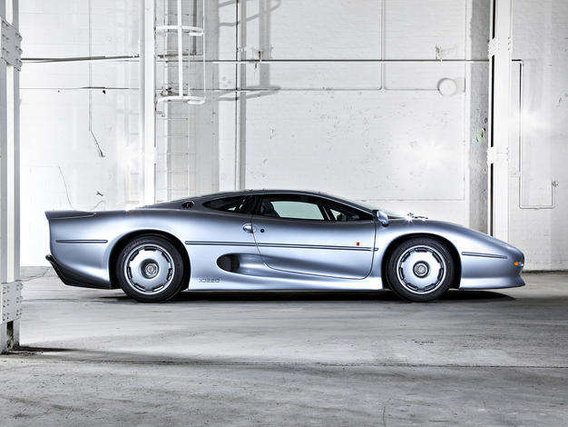 jaguar-xj220-buying-guide-review-1993-1994-4883_12395_640X470.jpg.13de90e48932084f93dc5f2b3cb2d9bd.jpg