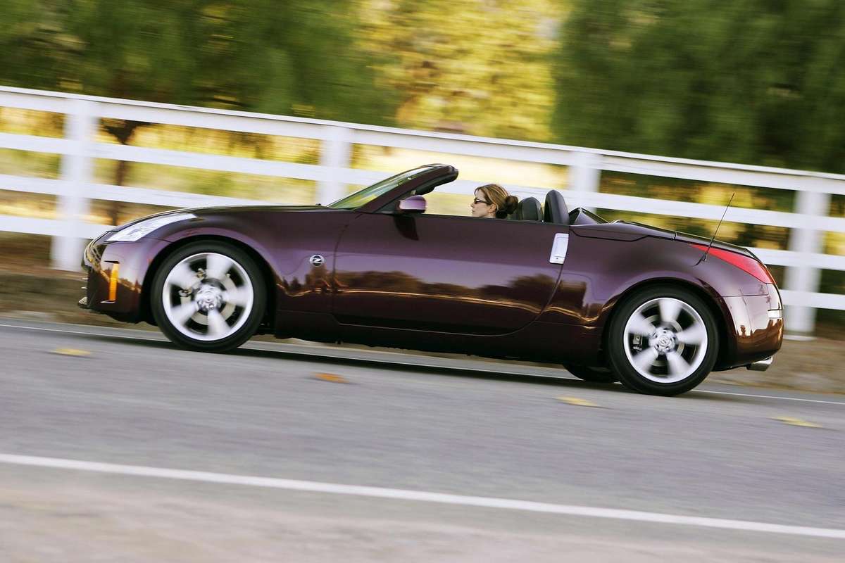 2007-nissan-350z-4_1600x0w.jpg.c4617f20e5e4d90cd4c502d8dafd11ab.jpg