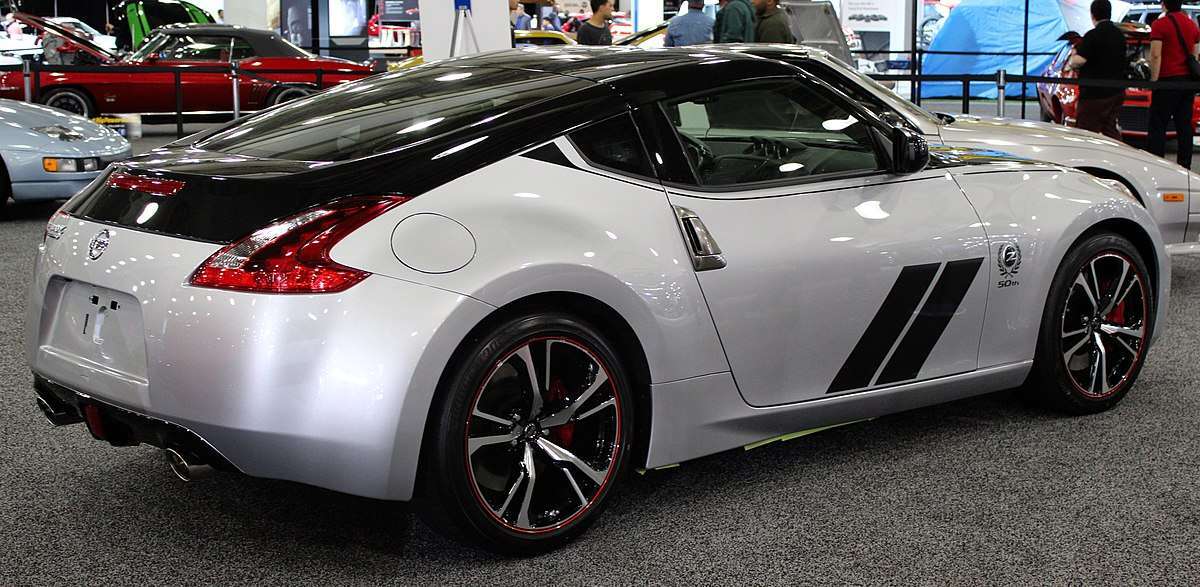 2020_Nissan_370Z_50th_Anniversary_Edition_in_black_&_silver,_NYIAS_2019.jpg