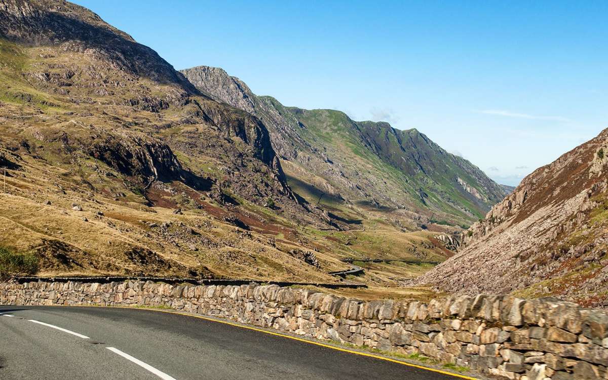 On-the-road-down-to-Llanberis.jpg.e8ac12fd6745085b797f90e6199f3489.jpg