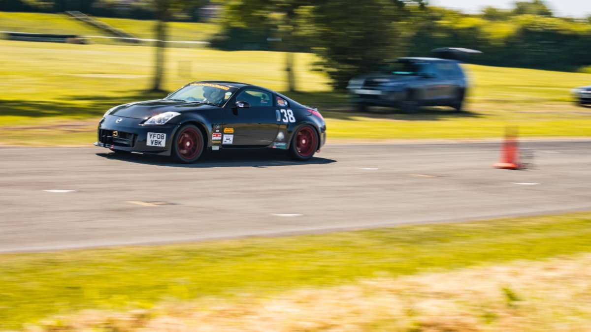 aintreestart350z.jpg.e096c0fea01aa37ce5df7288ab30c60b.jpg